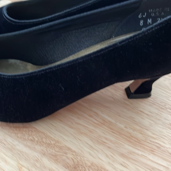 Nice! Sexy black suede low heels…excellent Condition! - Picture 4 of 6